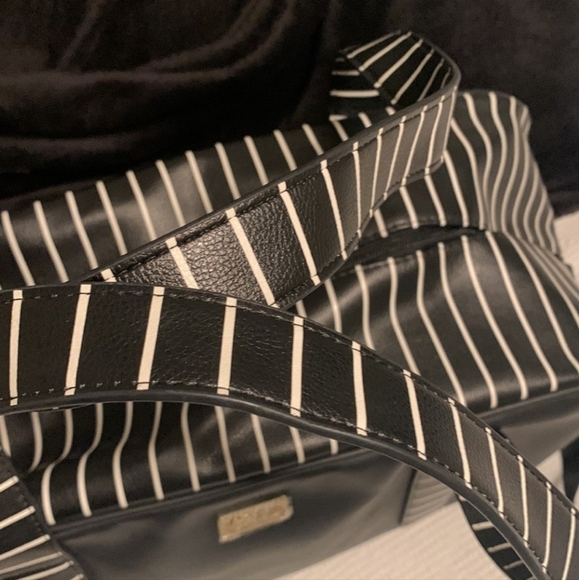 Betsey Johnson Weekend/Travel Bag/carryon/ vacation/ holiday/adjustable strap - Picture 6 of 16